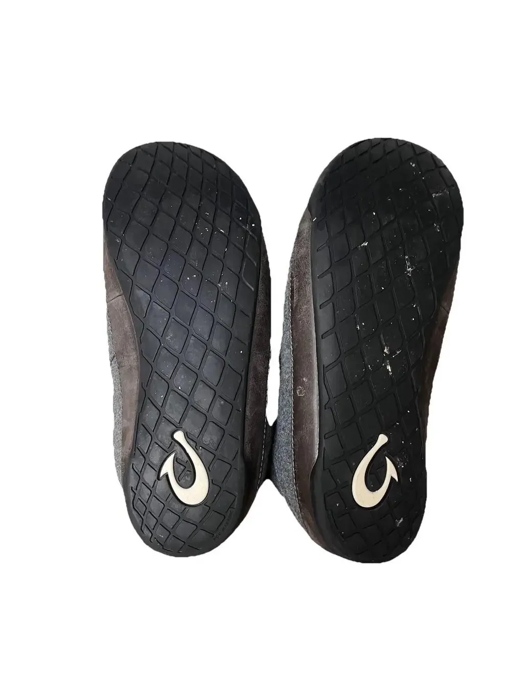 OluKai Mahana Slippers Mens 9 Gray Quilted Slip On Convertible Heel Indoor